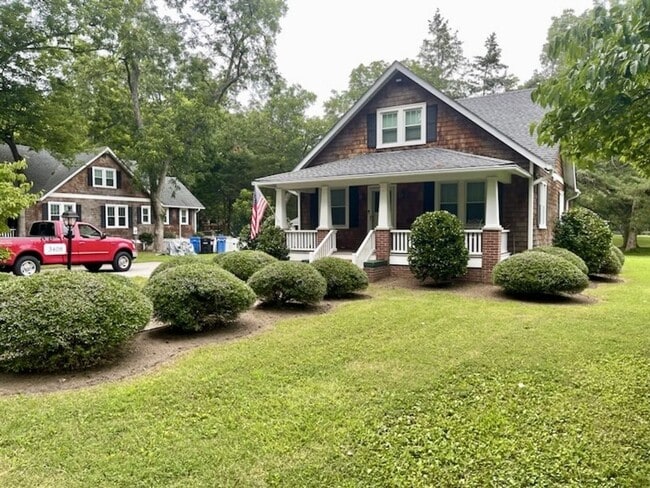 Building Photo - OAKLETTE