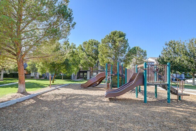 Building Photo - Charming 1 bedroom Condo with full size Ga...