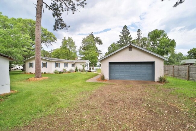Building Photo - 10032 N Long Lake Rd