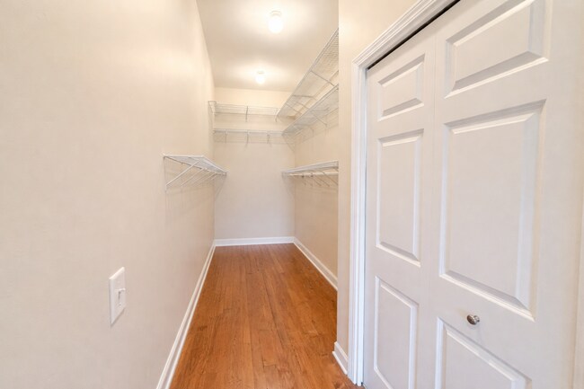 Building Photo - 2 Bedroom, 2 Bathroom