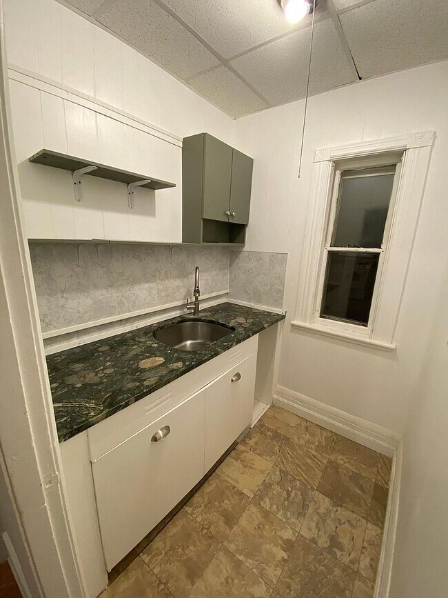 Building Photo - 18 Fairbanks St