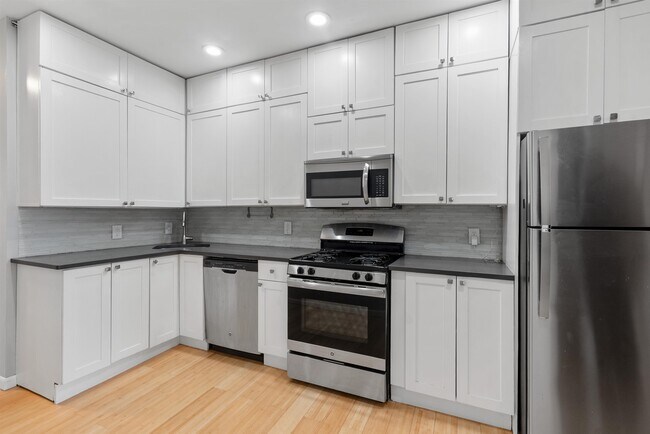 Building Photo - 809 Park Ave