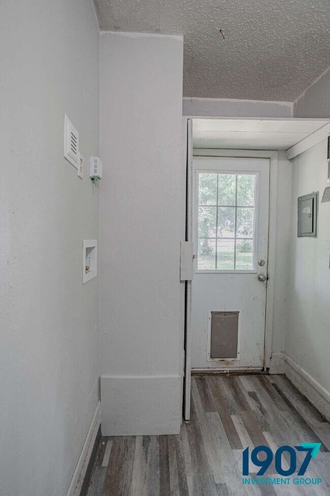 Building Photo - 608 N Janeway Ave