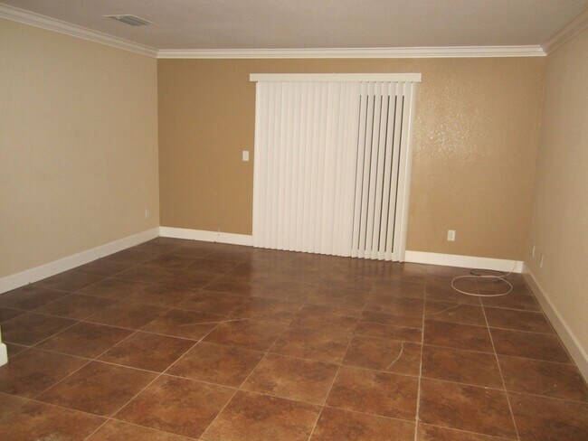 Building Photo - 2 Bedroom / 1 Bathroom Townhome in Bay Point