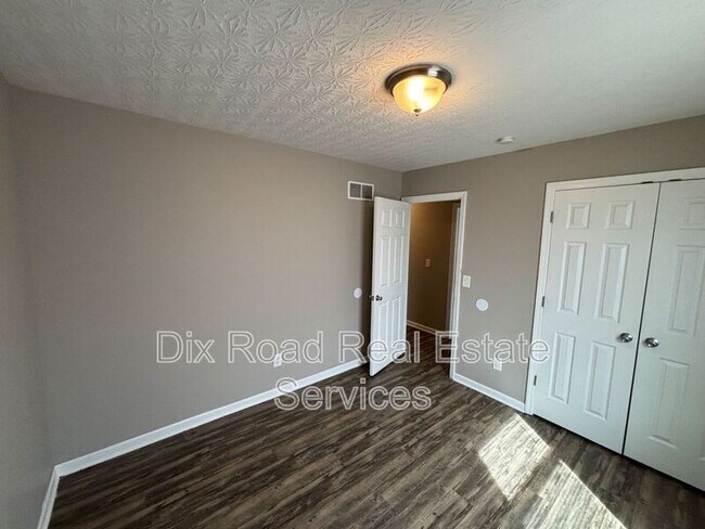 Building Photo - 209 Wexford Dr