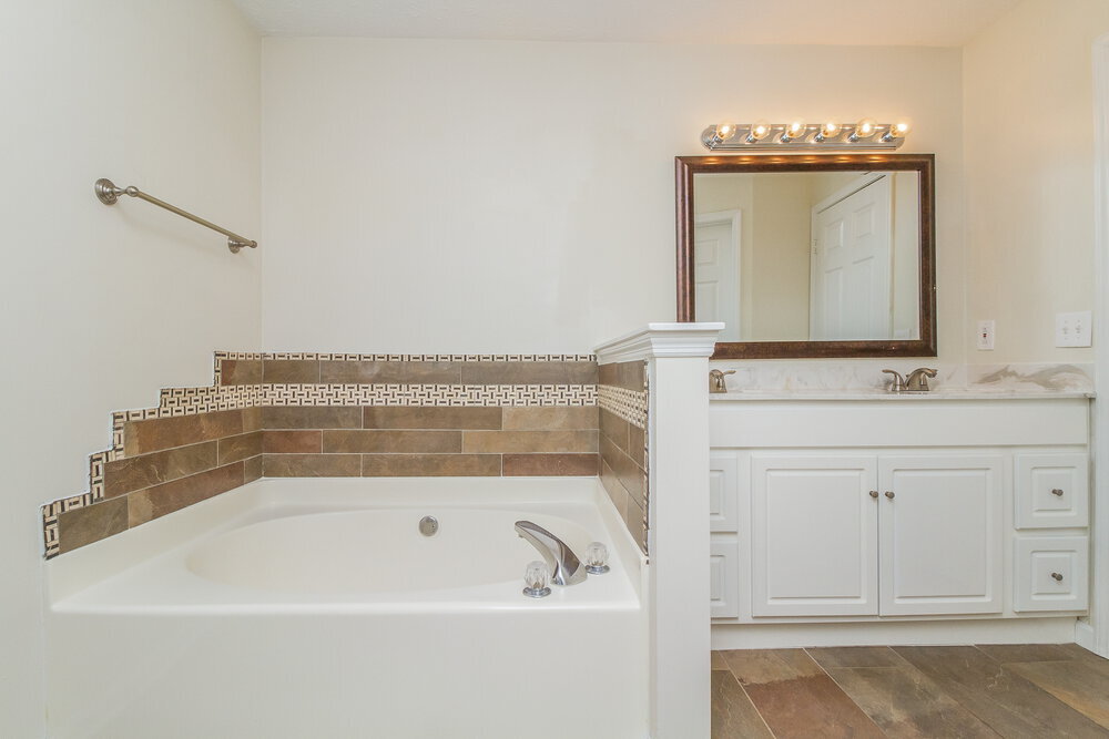 Building Photo - 2813 Louise Russell Dr