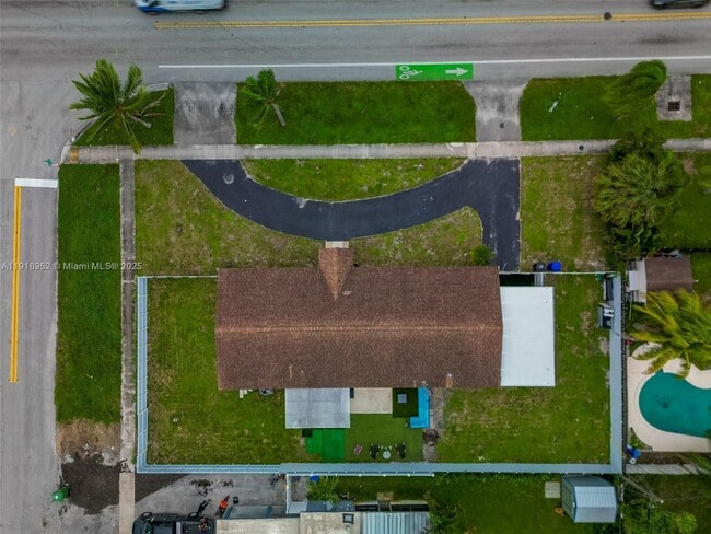 Building Photo - 850 SW 31st Ave