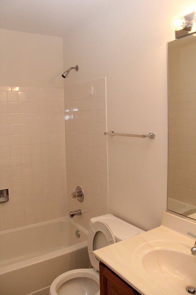 Building Photo - 1788 Grove Ave