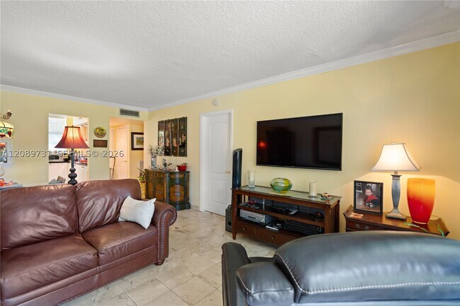 Building Photo - 2851 Leonard Dr