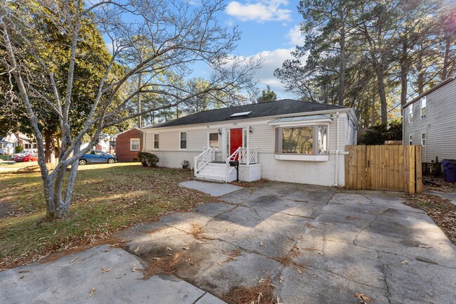 Building Photo - Charming Renovated 3-Bedroom Ranch-Style H...