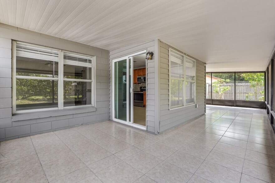 Building Photo - 930 Maple Forest Dr