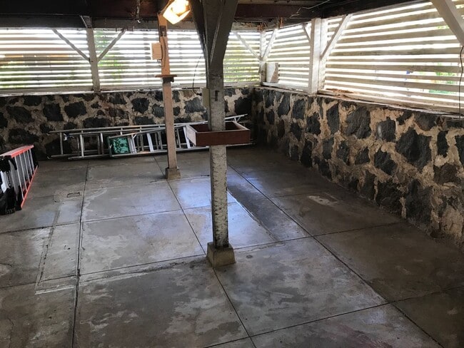 Building Photo - Punchbowl area Single family 3/1.5/1 car carport