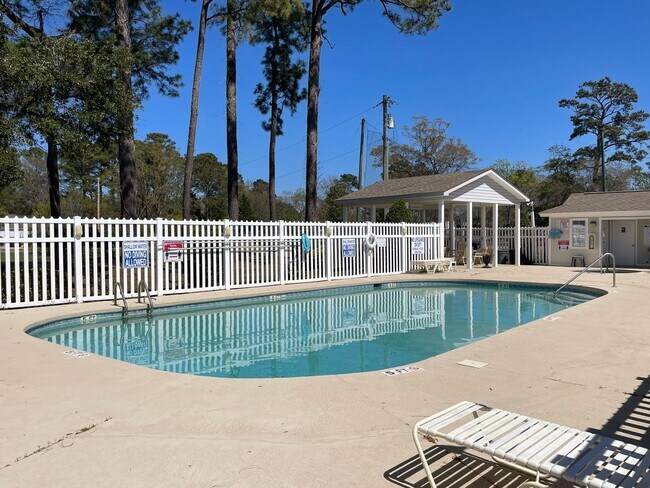 Building Photo - 4420 Eastport Blvd