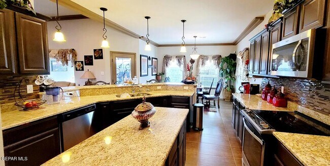 Building Photo - 13212 Emerald Hills St