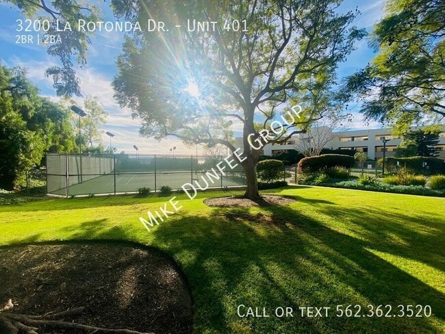 Building Photo - 3200 La Rotonda Dr