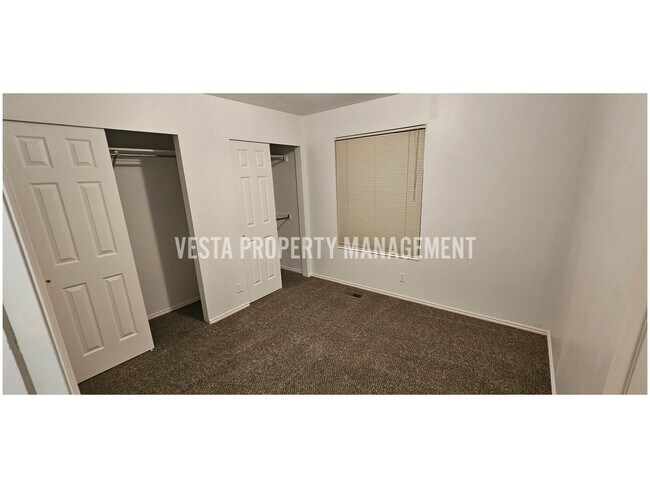 Building Photo - 981 Hudson St