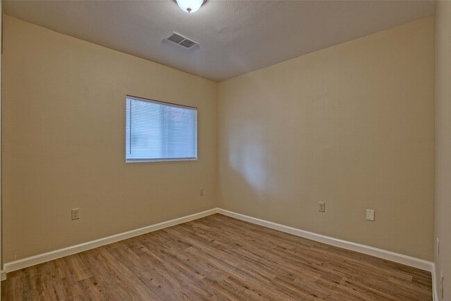 Building Photo - 10055 Hardison Ln