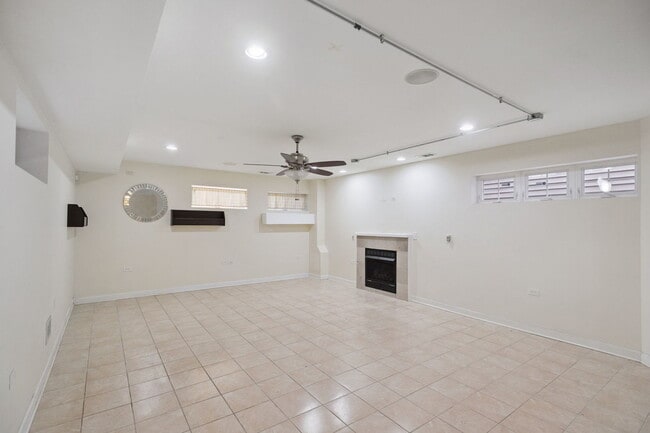 Building Photo - 1724 N Keeler Ave