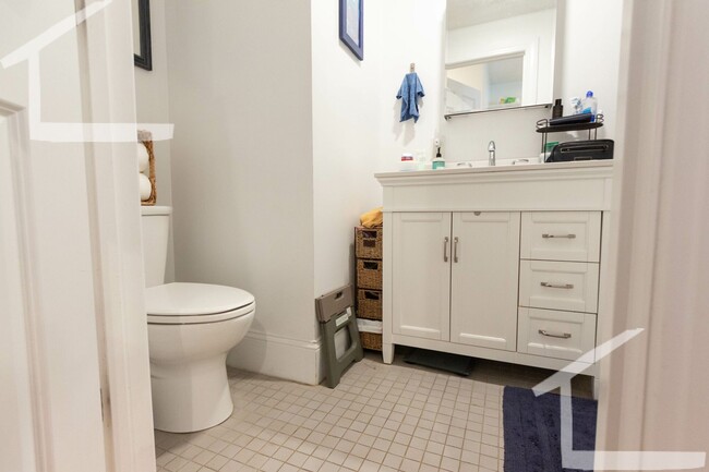 Building Photo - Charming 1 Bedroom-No Broker Fee