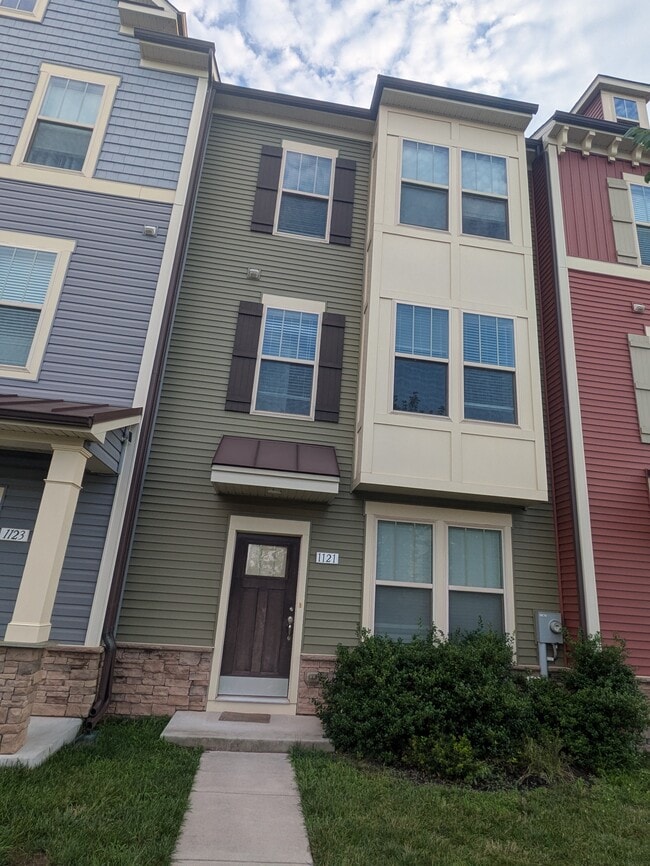 Building Photo - 1121 Lawler Dr