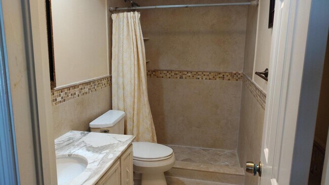 Building Photo - 899 Jeffery St