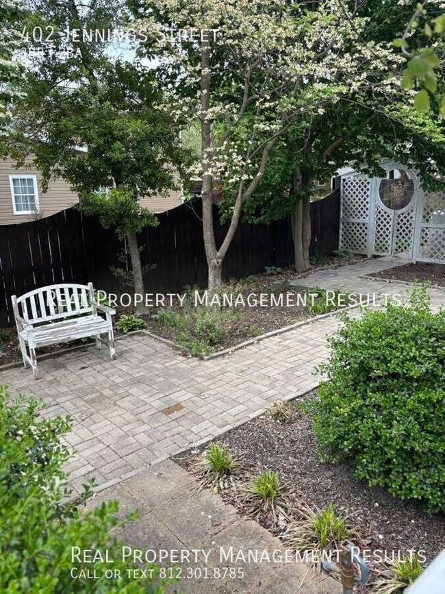 Building Photo - 402 W Jennings St