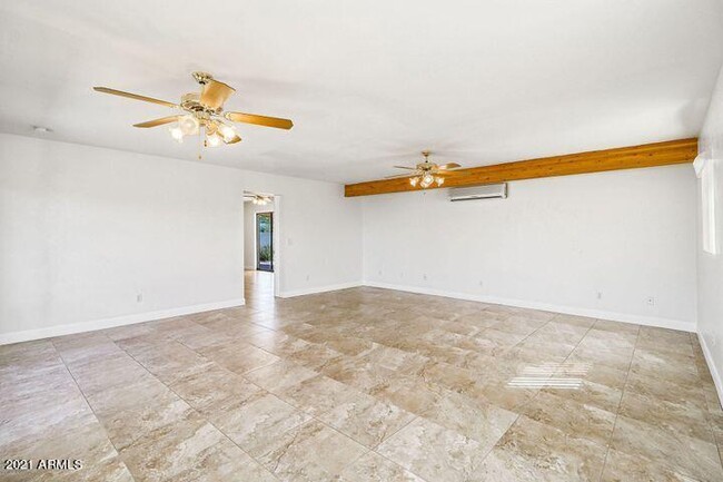 Building Photo - 6518 E Sunnyside Dr