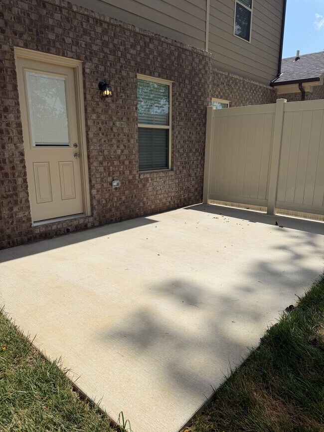 Building Photo - 933-935 Rodeo Ln