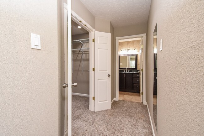 Building Photo - 9400 Doliver Dr
