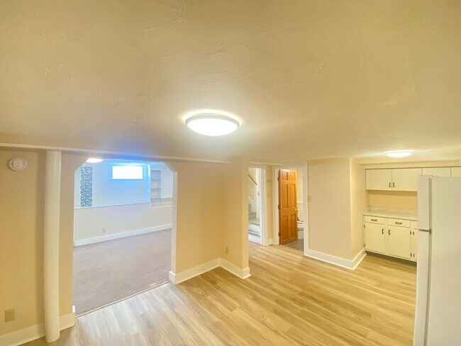 Building Photo - 16 Linwood St