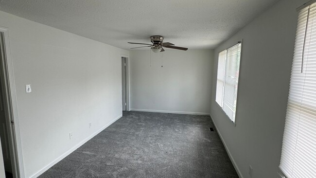 Building Photo - Good Value 3 BR / 1.5 Bath Glen Allen Townhome with Fenced Yard