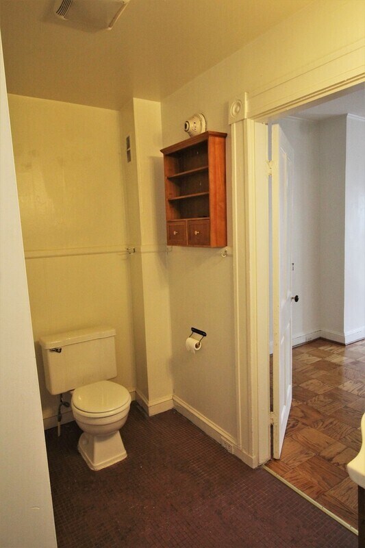 Building Photo - 1513 Bolton St