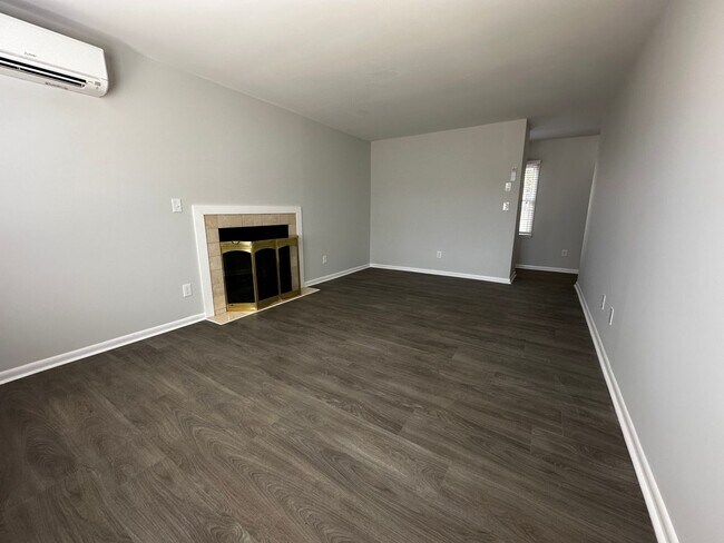 Building Photo - Weaverville Rental