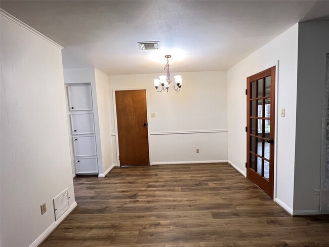 Building Photo - 2232 Ripple Creek Dr