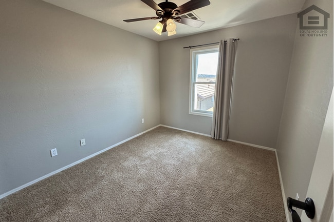Building Photo - 3Bed/2.5Bath Three-Story Townhouse in Vistancia! Ready for Immediate Move-In! – 2 CAR GARAGE!