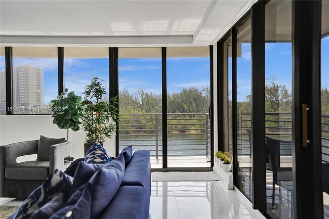 Building Photo - 900 NE Spanish River Blvd