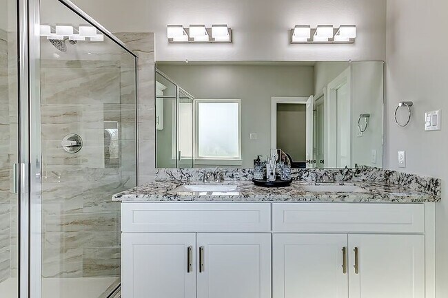 Building Photo - 4677 Bellfort Ave