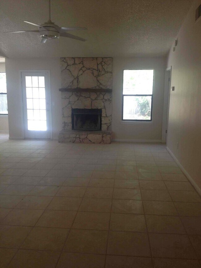 Building Photo - 3-bedroom, 2-bath single-family home for rent