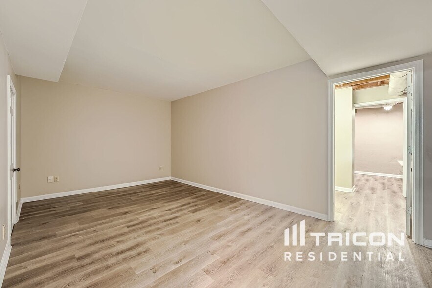 Building Photo - 1366 Oleander Dr SW