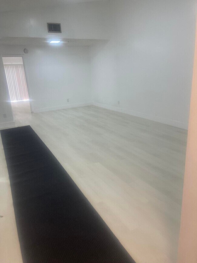 Building Photo - 202 Sparrow Dr