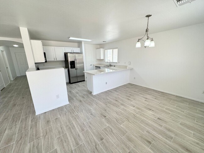 Building Photo - 8464 W Forest Grove Ave