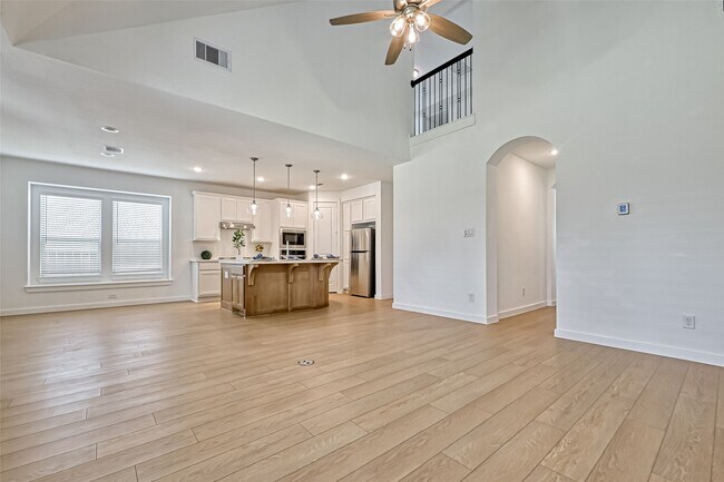 Building Photo - 323 Highland Bayou Dr