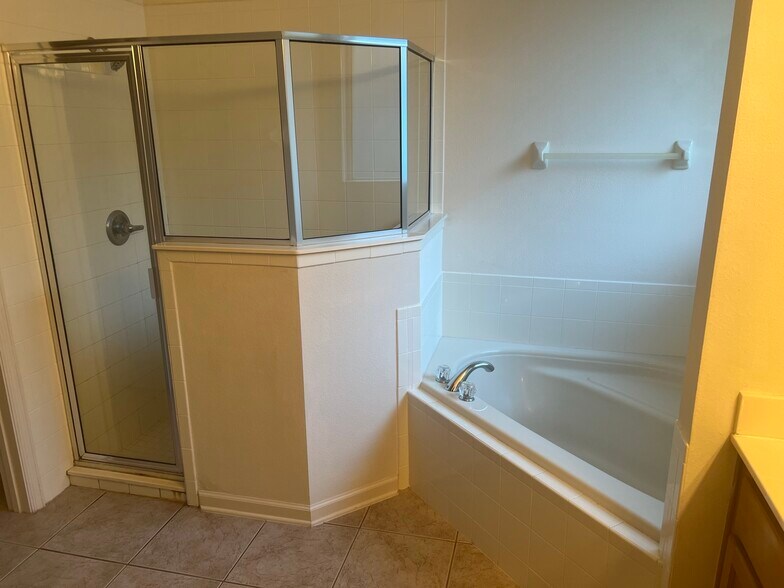 Building Photo - 465 Victoria Hills Dr