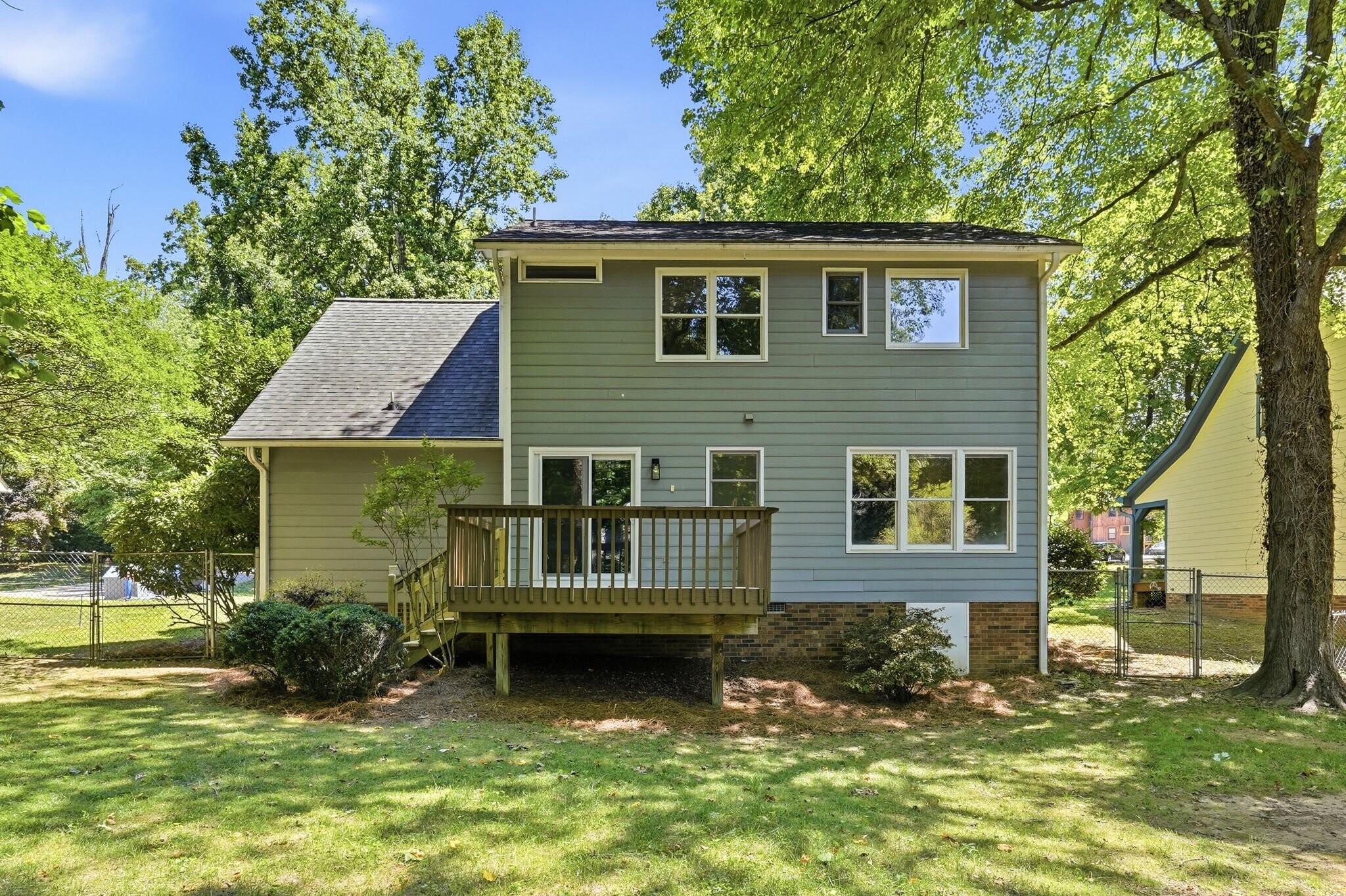 Building Photo - 1424 Brookwood Dr