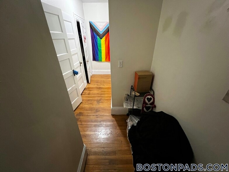 Building Photo - 48 Babcock St