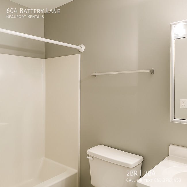 Building Photo - 604 Battery Ln