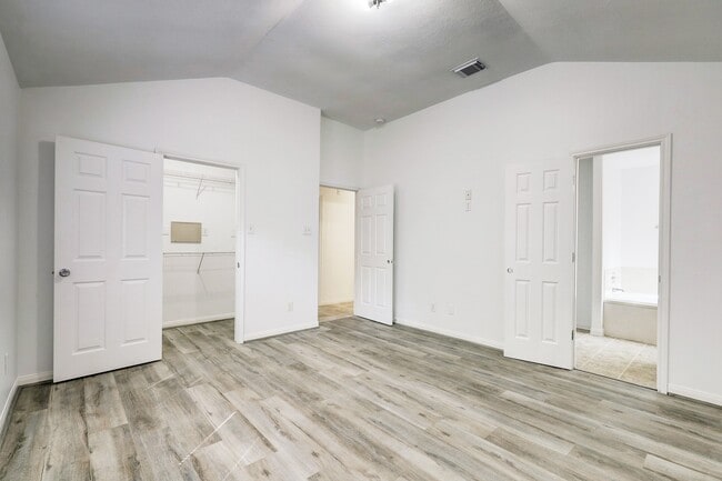 Building Photo - 25407 Clover Ranch Dr