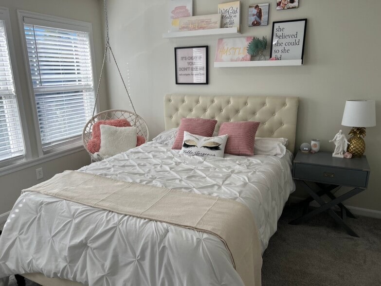 Bedroom 2 - 218 Grant Park Dr