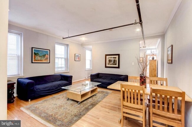 Building Photo - 811 S Broadway