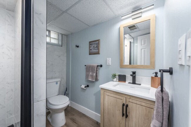 Building Photo - 6536 Lawnwood Ave